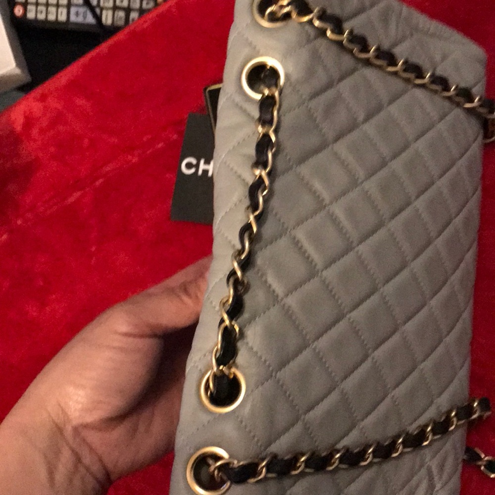Authentic Chanel calfskin bag - Picture 9 of 11